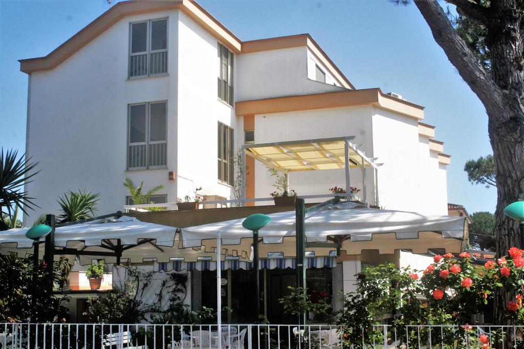 Hotel Anna Terracina Exterior foto